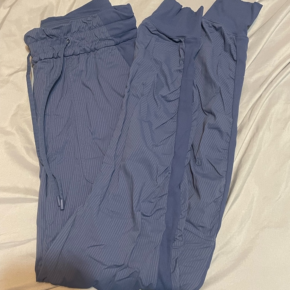 Lululemon size 4 blue joggers